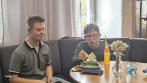 dnes opět bazén, vycházky, krmení kačenek na přehradě, tvoření