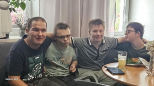 dnes opět bazén, vycházky, krmení kačenek na přehradě, tvoření