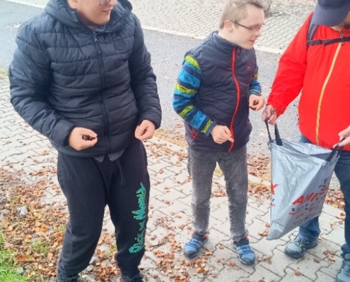 klasický podzimní sběr kaštanů