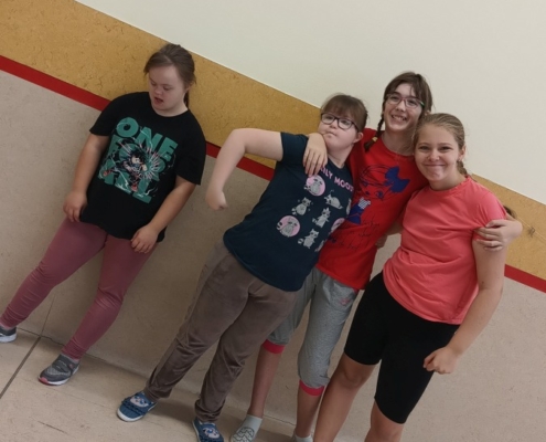 Rozcvička, opičí dráha a fotbal