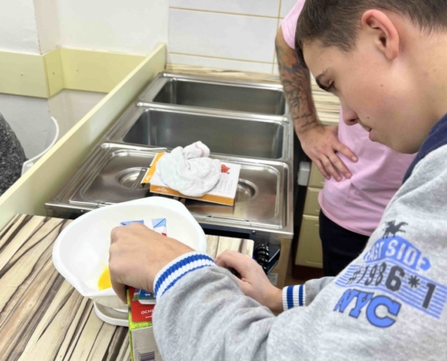 palačinky plněné švestkovými povidly se skořicí