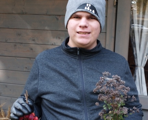 truhlík s podzimními rostlinami