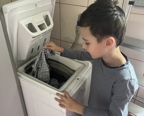 nácvik jednodušších činností v domácnosti