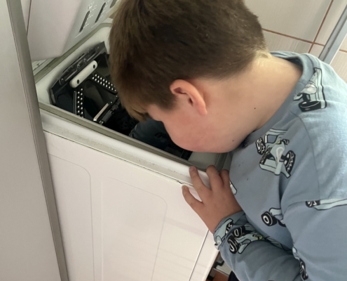 nácvik jednodušších činností v domácnosti