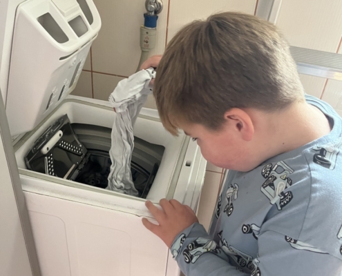 nácvik jednodušších činností v domácnosti