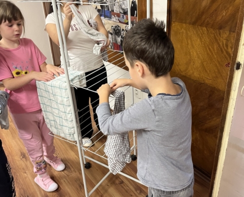 nácvik jednodušších činností v domácnosti