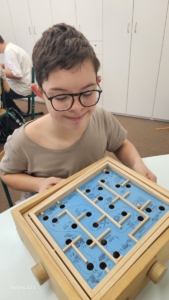 čtení z knih a slabikáře, matematika do 10000, třídění odpadu, orgány v lidském těle