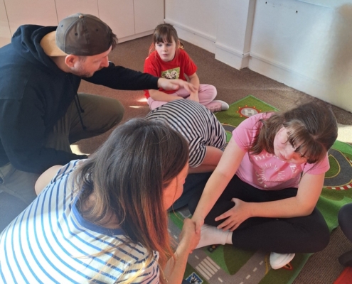 ve třídě C terapie loutkou s panem Barvičkou