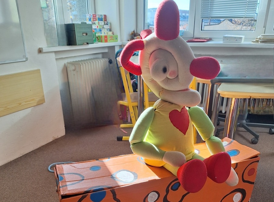 ve třídě C terapie loutkou s panem Barvičkou