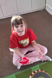 ve třídě C terapie loutkou s panem Barvičkou