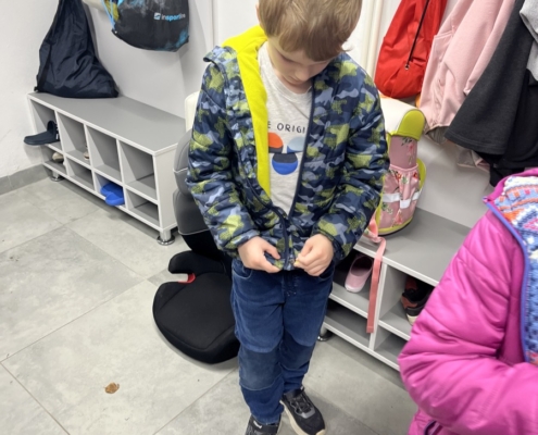 trénovali jsme obouvání, oblékání a vyrazili do té podzimní nádhery