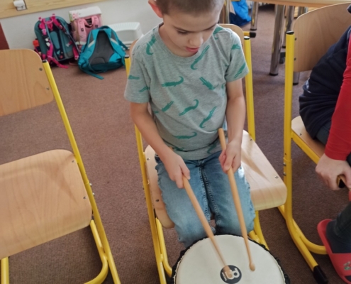 Hudební výchova - seznámení s orffovými nástroji