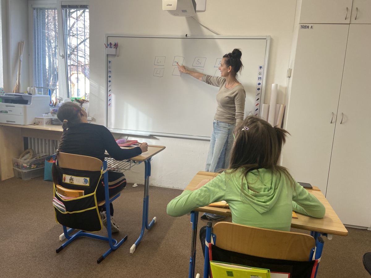 Vyhledávání písmenek, skládání slabik. Procvičování čtení