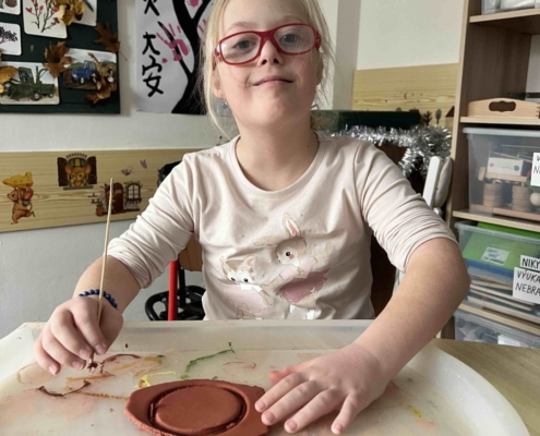 Zkusili jsme vyřezat kruhy na vánoční ozdoby