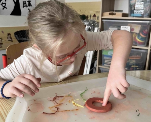 Zkusili jsme vyřezat kruhy na vánoční ozdoby