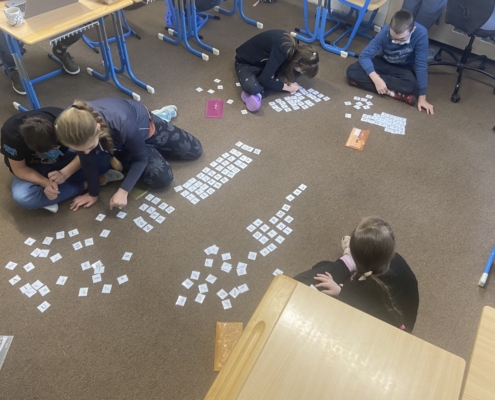 Čtení a skládání slabik hrou