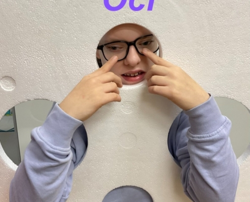 Výuka ve třídě B tematicky zaměřena na orientaci na lidském těle