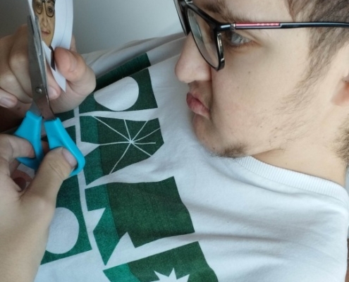 Ozdůbka s podobiznou je jednoduchá, ale osobitá