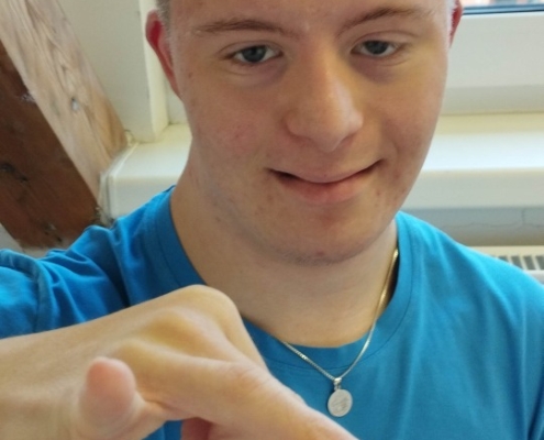 Ozdůbka s podobiznou je jednoduchá, ale osobitá