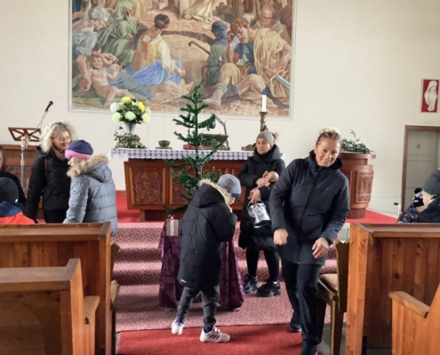 kromě rituálů a výuky v lavicích především v duchu mnoha akcí