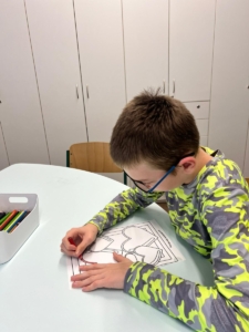 Tento týden se v družině především tancovalo, zpívalo, kreslilo a vybarvovalo