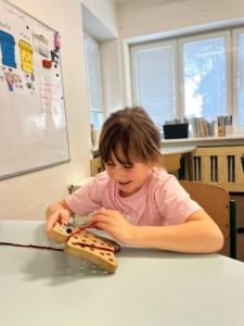 Tento týden se v družině především tancovalo, zpívalo, kreslilo a vybarvovalo