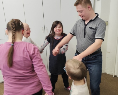 Tento týden se v družině především tancovalo, zpívalo, kreslilo a vybarvovalo