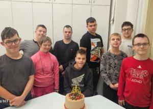 z výuky, plavání, přípravy na besídku a oslavy Matyho narozenin