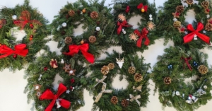 třída D se na etapy věnovala výrobě závěsných věnců