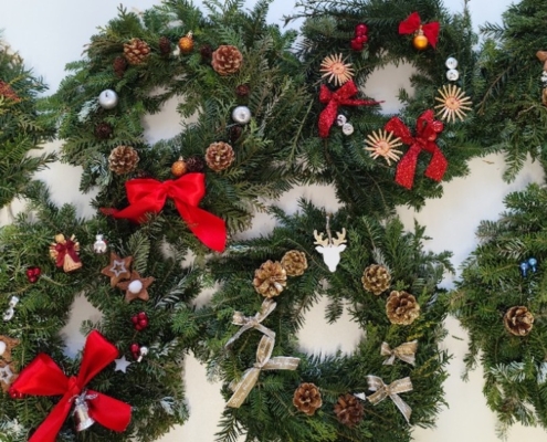 třída D se na etapy věnovala výrobě závěsných věnců