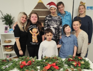 třída D se na etapy věnovala výrobě závěsných věnců