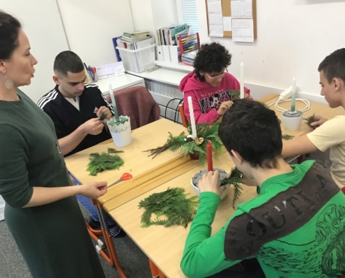 navštívili jsme knihovnu, vyrobili jsme vánoční svícny