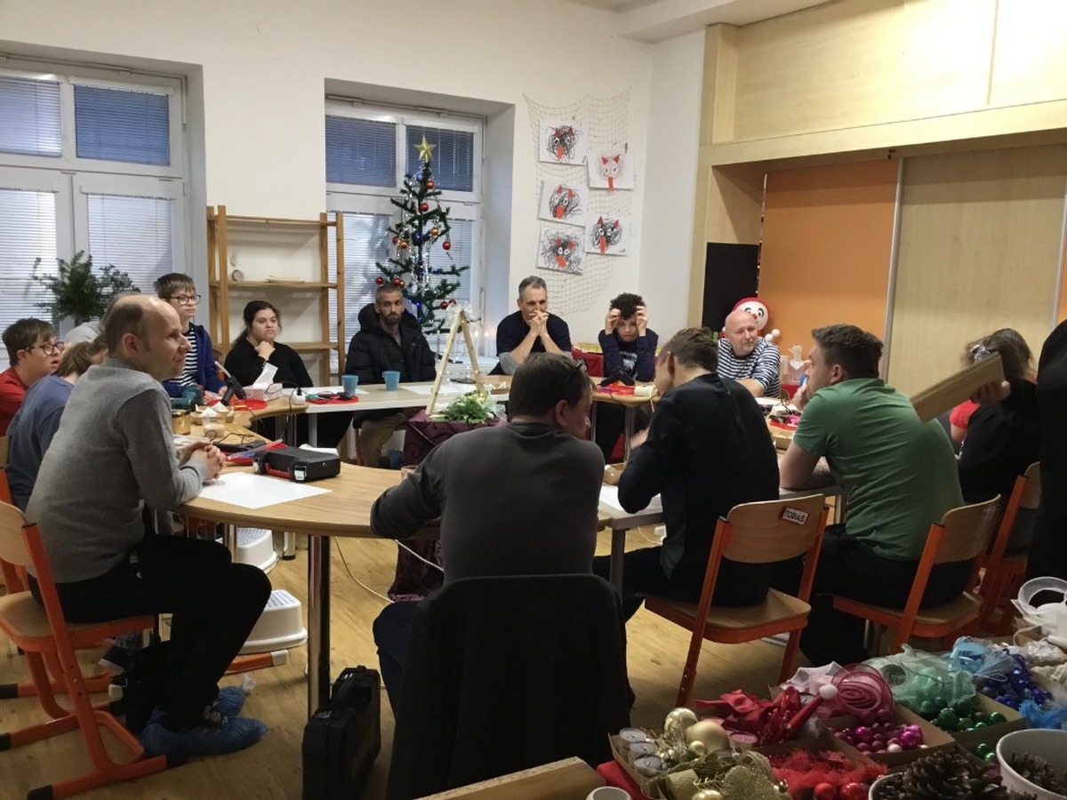 Dnes odpoledne proběhlo ve třídě B Tvoření s tatínky