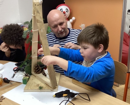 Dnes odpoledne proběhlo ve třídě B Tvoření s tatínky