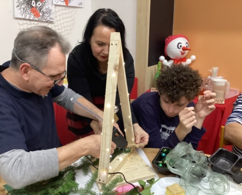 Dnes odpoledne proběhlo ve třídě B Tvoření s tatínky