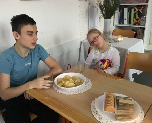 ve třídě F udělali posezení s malým pohoštěním