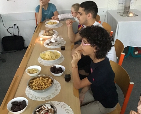 ve třídě F udělali posezení s malým pohoštěním