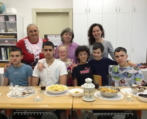 ve třídě F udělali posezení s malým pohoštěním