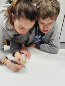 drobný dáreček s přáním k Vánocům