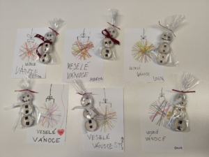 drobný dáreček s přáním k Vánocům