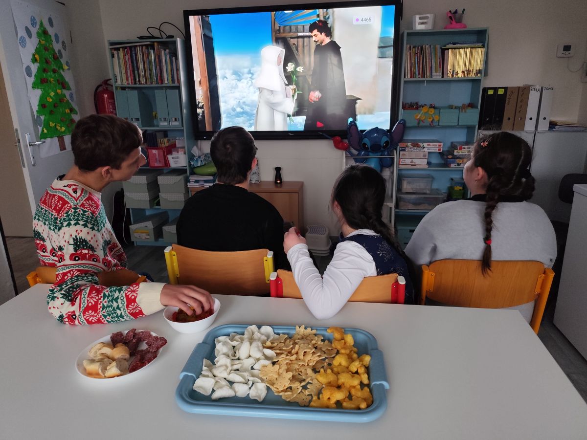 třída D měla své předvánoční posezení s dětmi
