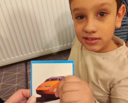 poznávali zvuky, které byly pouštěny z CD