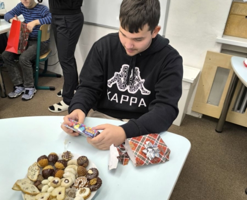 Krásné svátky a šťastný vstup do roku 2026 přeje třída E.