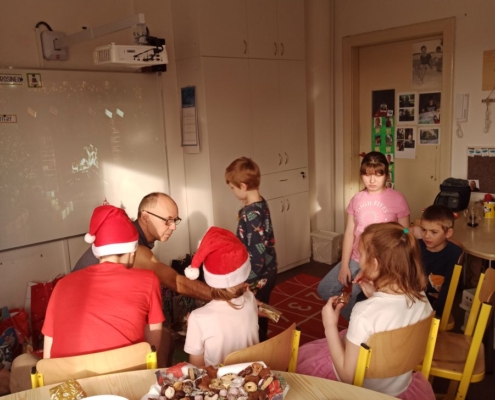 Předvánoční posezení a rozdávání krásných dárečků. Ochutnávka cukroví