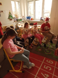 Předvánoční posezení a rozdávání krásných dárečků. Ochutnávka cukroví