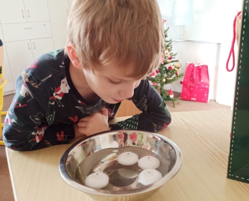 Předvánoční posezení a rozdávání krásných dárečků. Ochutnávka cukroví