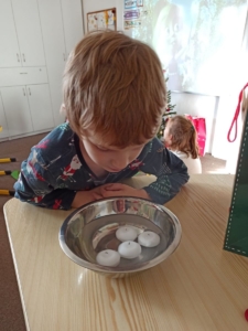 Předvánoční posezení a rozdávání krásných dárečků. Ochutnávka cukroví