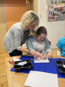 Výuka ve třídě B zaměřena na téma Zima - roční období