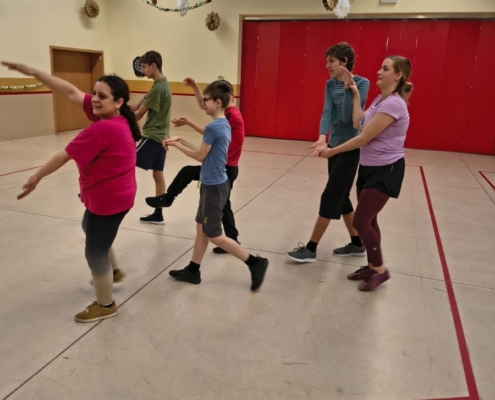 krátkou rozcvičku, zaběhali jsme si, zahráli hru zaměřenou na orientaci v prostoru