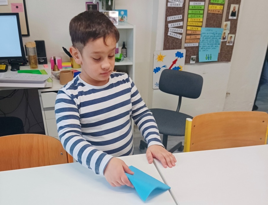 Kromě čtení,psaní a počítání jsme zvládli odstrojit vánoční stromeček